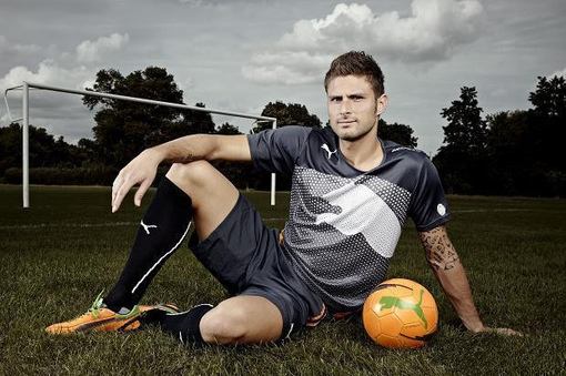 安东：吉拉西真的很想进球，我们队友也会帮助他