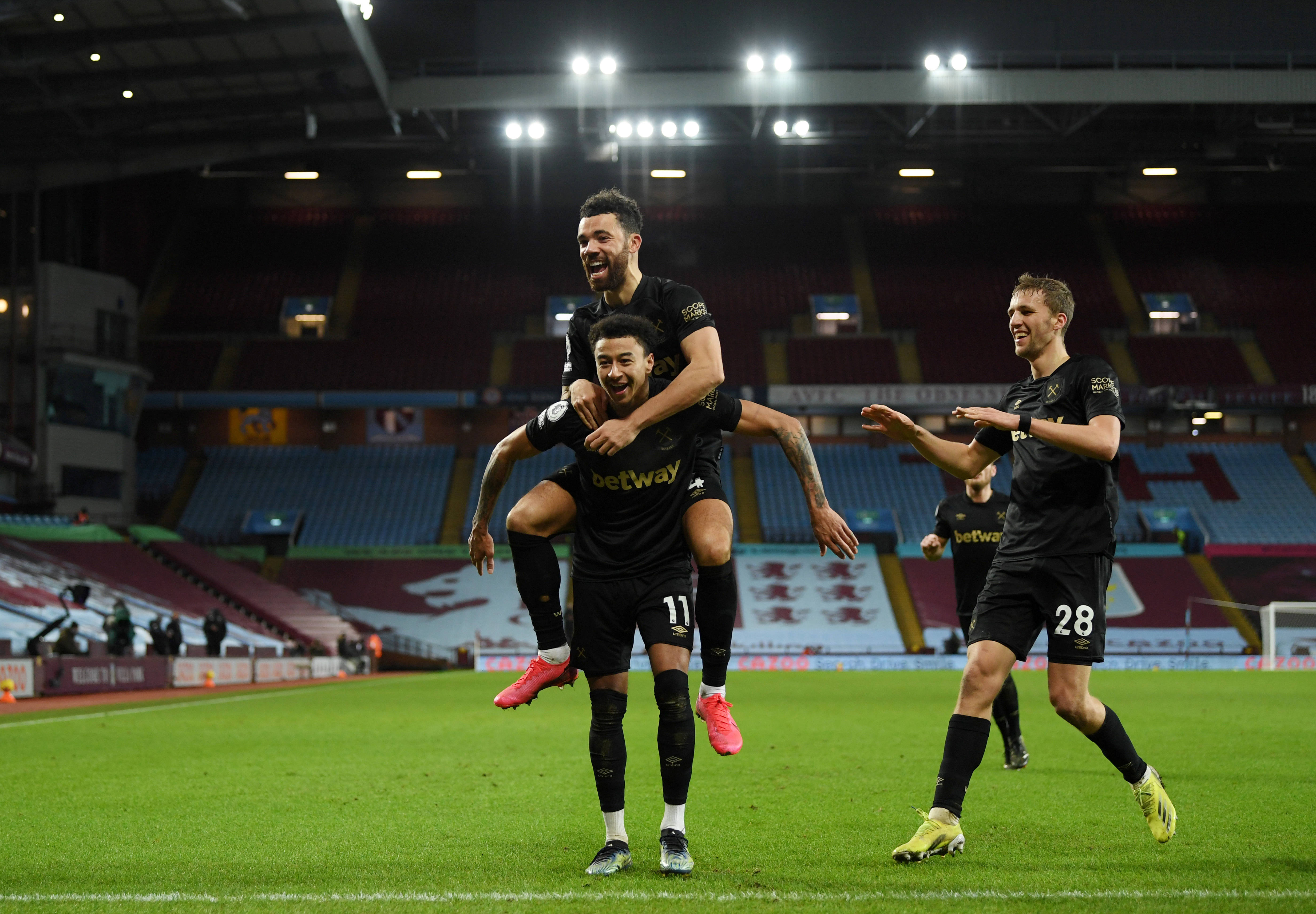 七人得分上双 步行者战胜热火