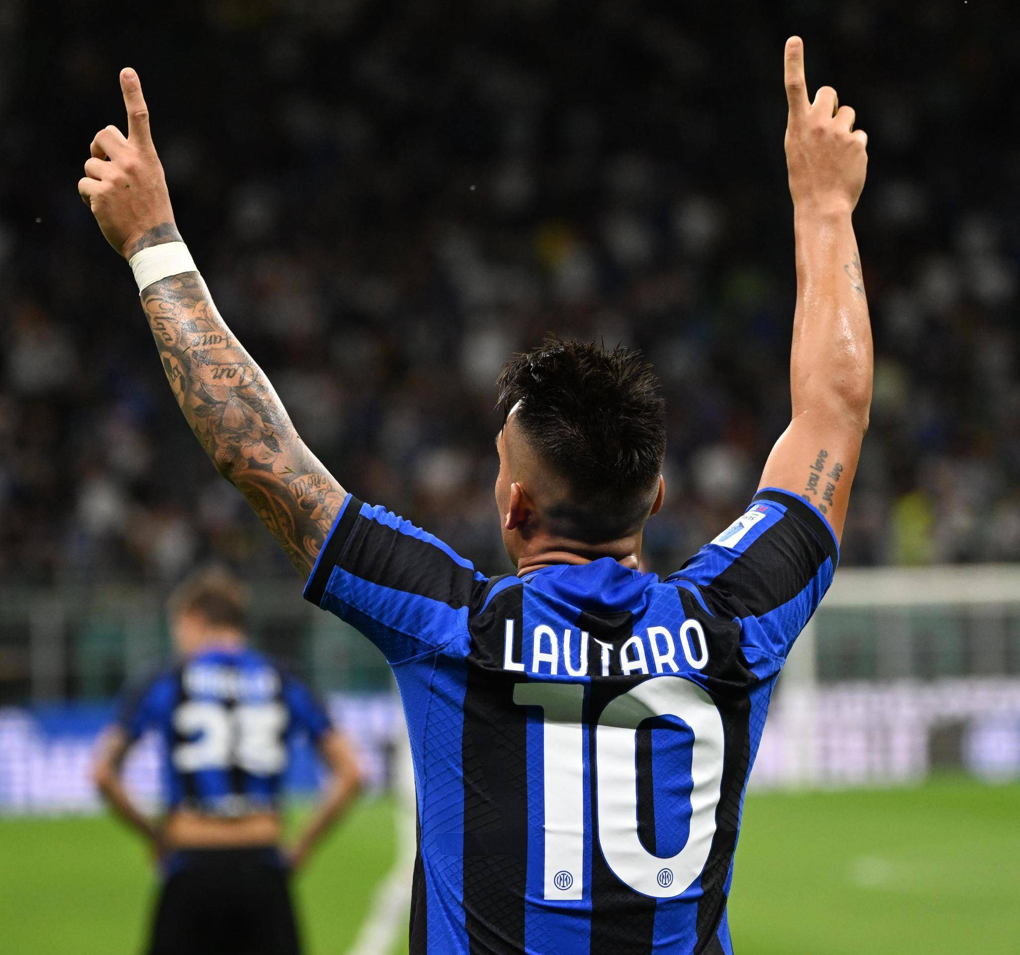 勇士险胜雄鹿，战绩回升：谁是真正的功臣？数据详解一览无遗