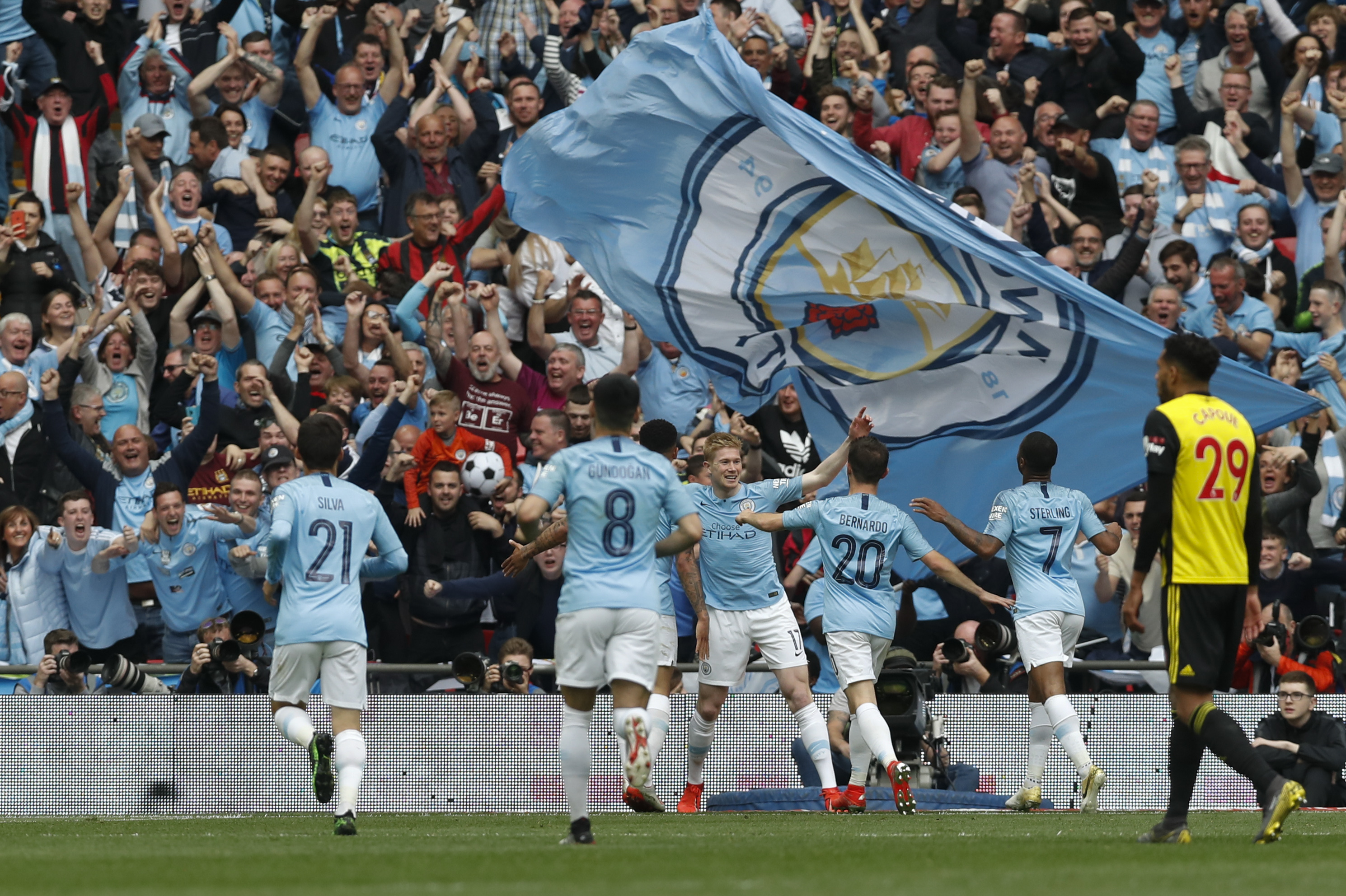 拜仁下半程的命门：凯恩还是诺伊尔